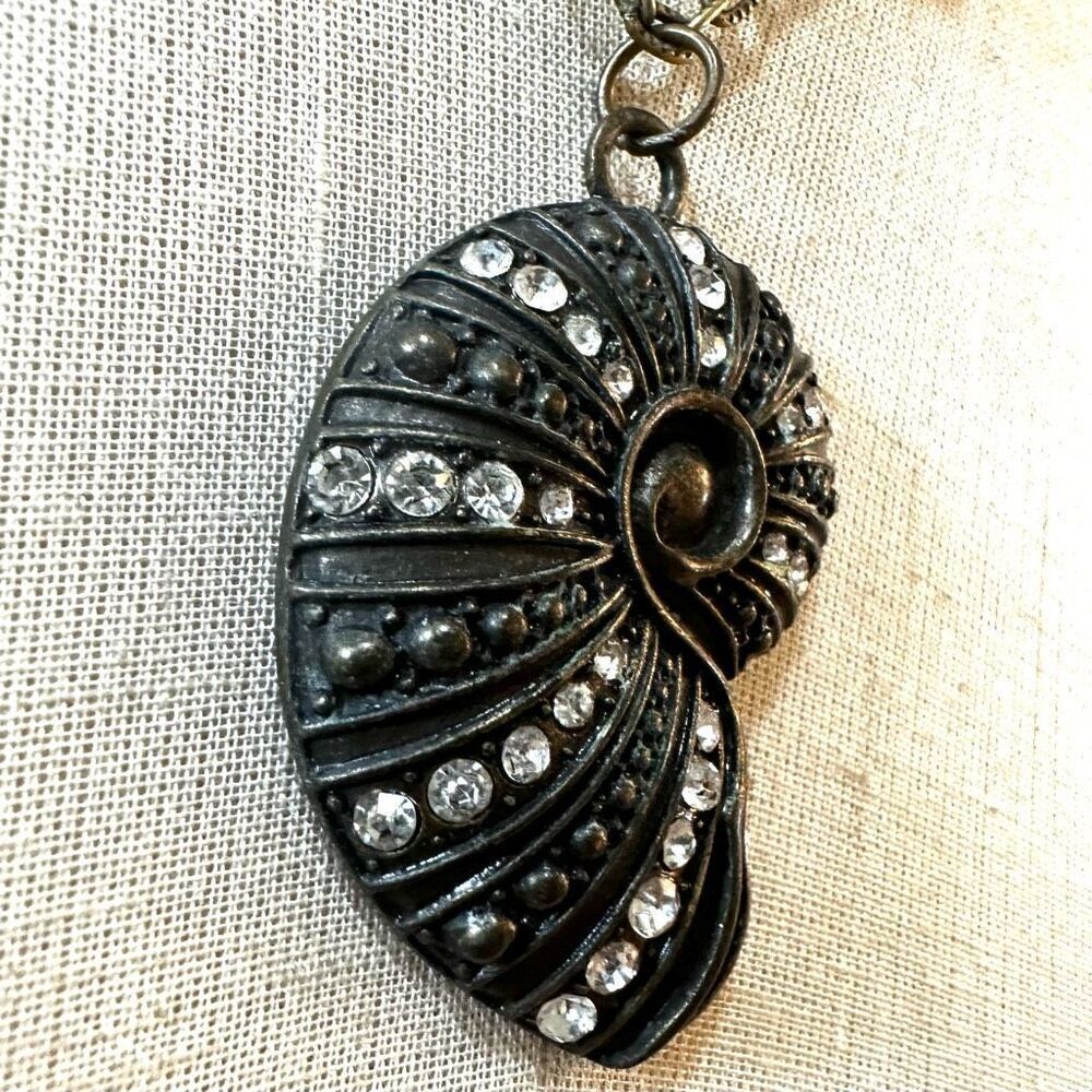 Tri tone nautilus shell pendant necklace - Picture 3 of 7
